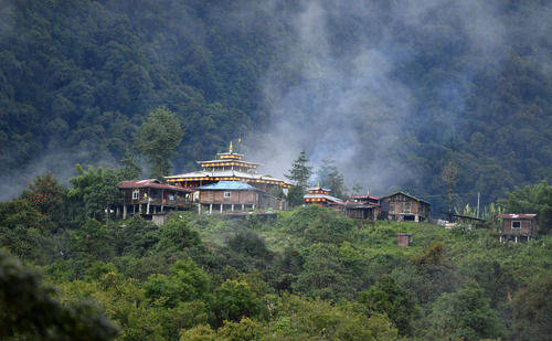 这是8月30日拍摄的墨脱县最大的寺庙—仁青崩寺.