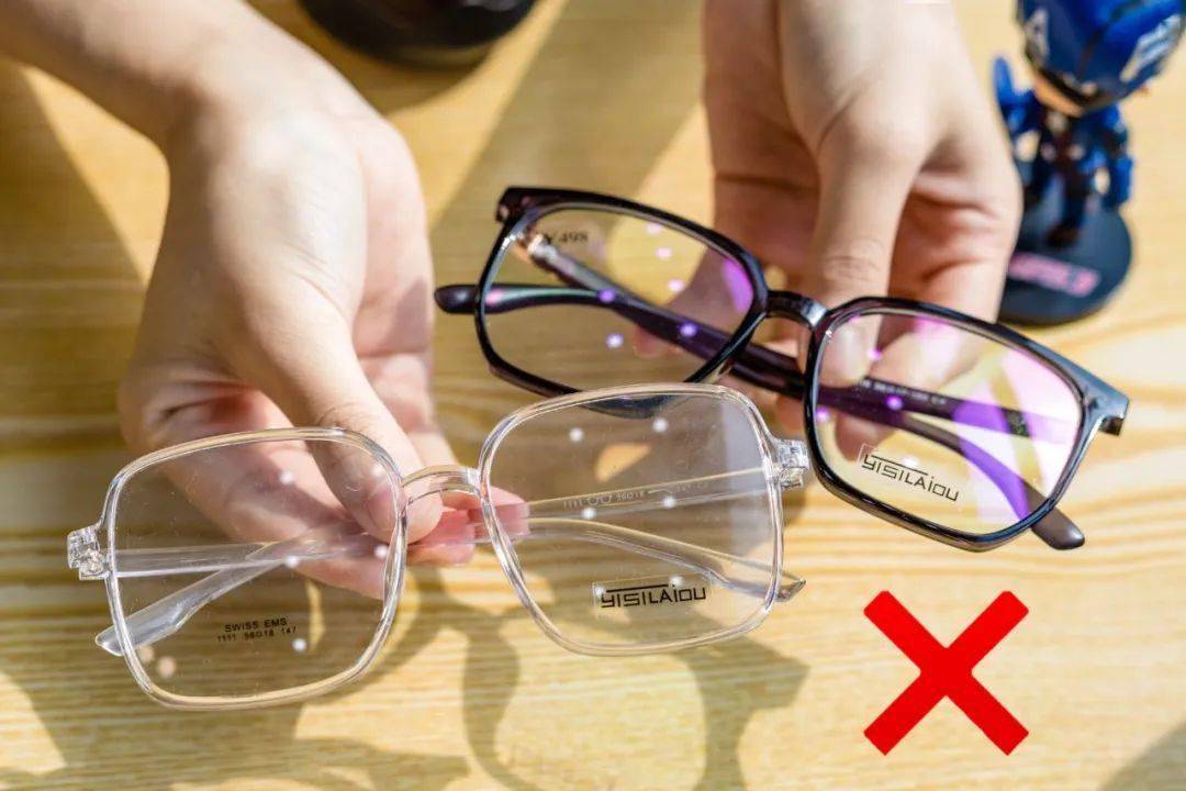 镜片|99元配防蓝光镜，告别“土黑框”和“啤酒瓶底”，高度近视应该这样挑眼镜！