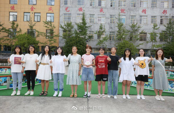 巴东|在网友“爱心蛋”帮助下，湖北巴东700多名困难家庭女孩考上大学