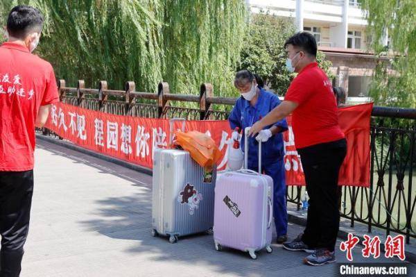 殷立勤|上海松江大学城迎“返校潮”