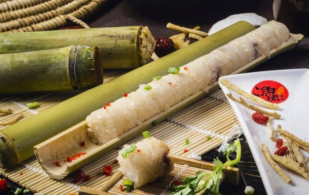 自然的,才是最美味的 如果说,牛撒撇是傣族的"黑暗料理",那么  竹筒饭
