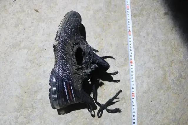 民警遭歹徒驾车碾压拖行数十米仍在抢救，嫌疑