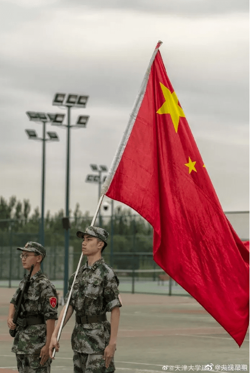 教官|开学季：“别人家”的军训 VS “我们家”的军训