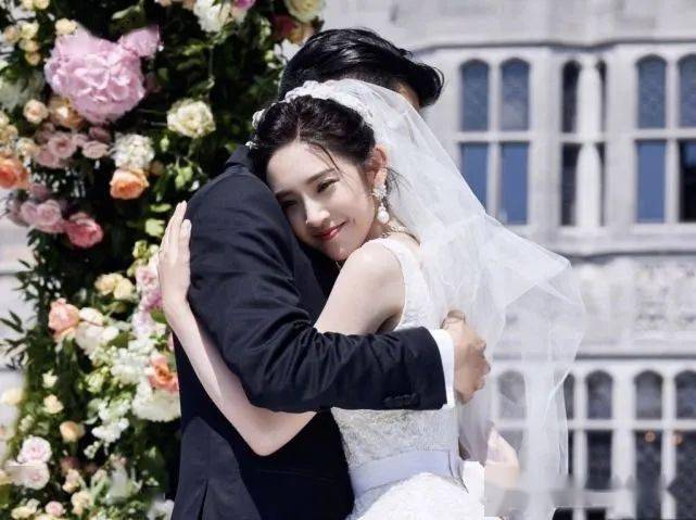张若昀唐艺昕女儿样子 9a24f0b4e9b24395a9f060e5a644ff34.jpeg