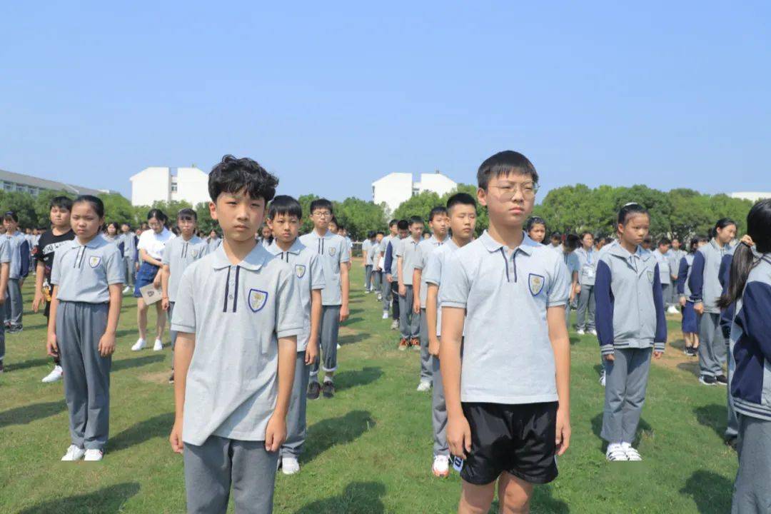 立德树人奋进担当教育脱贫托举希望记中学部教师节主题升旗仪式