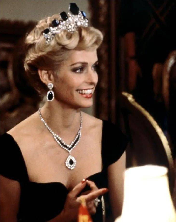 婚姻|“亿万名媛”芭芭拉·霍顿，用珠宝堆砌的一生