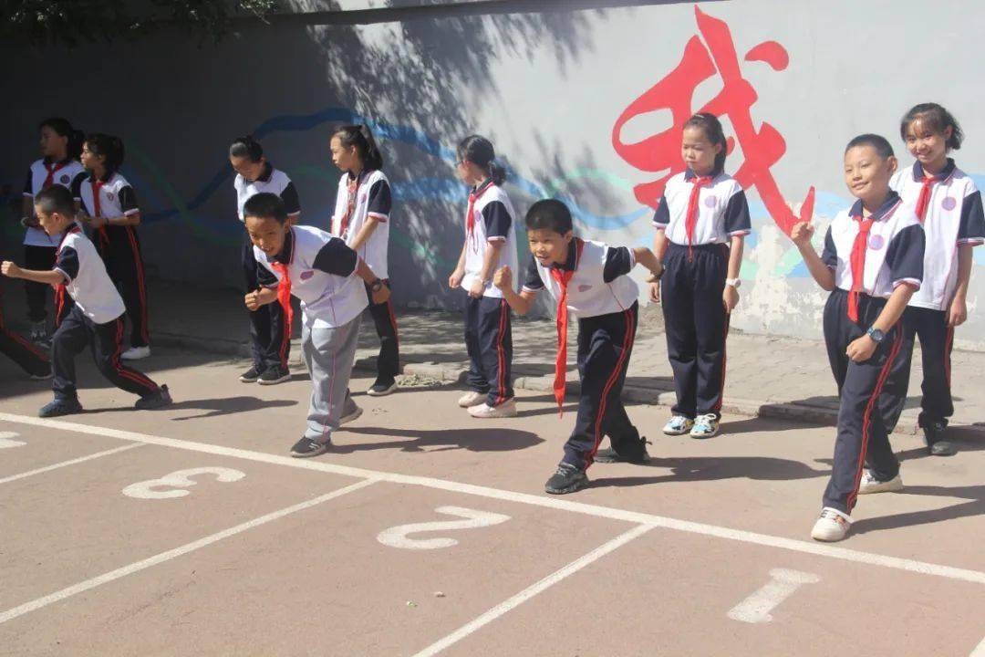 让我们一起来!乌海小学生活丰富多彩