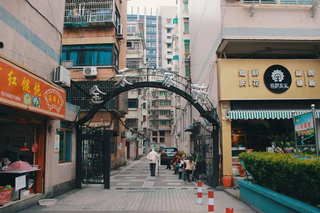 在沈家门的老街,流淌着普陀人最地道的生活味,菜市路,东河路,西大街