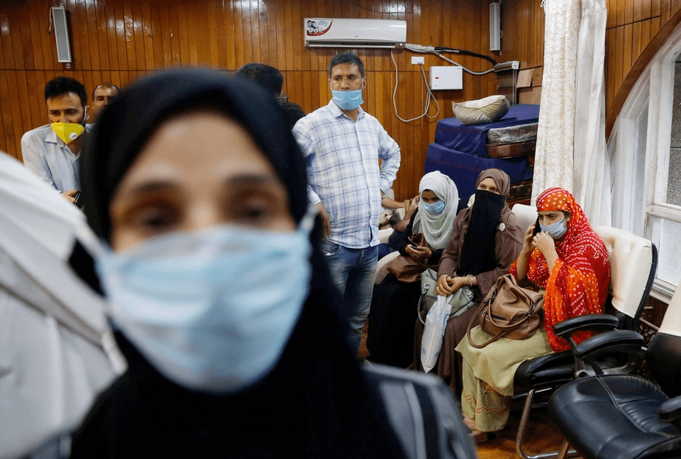 救护车|丧心病狂！19岁女孩确诊新冠，乘救护车就医途中竟遭司机性侵