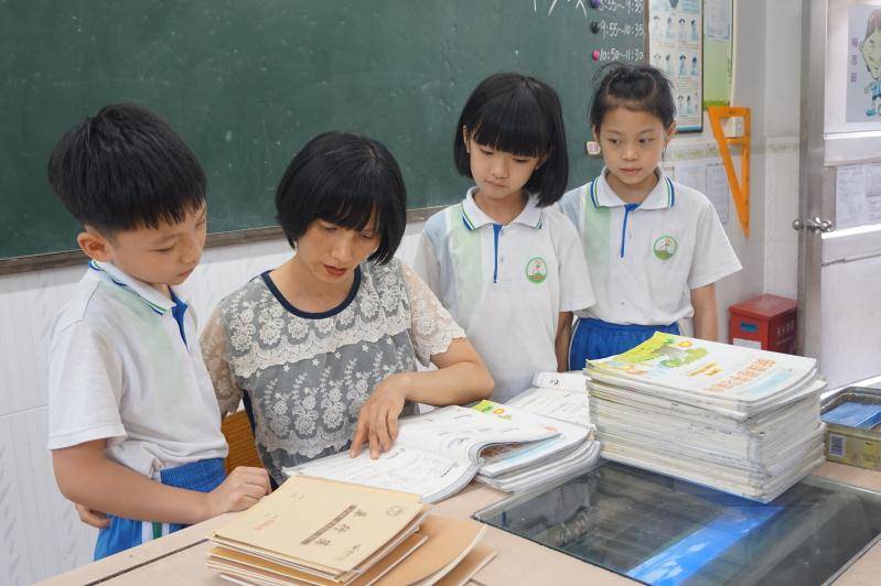 云南|中山老师梁业欢：走进云南支教，爬山去孩子家里家访