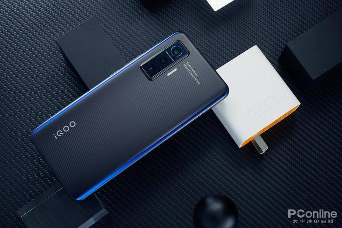 测评盘点|iQOO 5 Pro评测：手机里的赛车，出道直达巅峰！