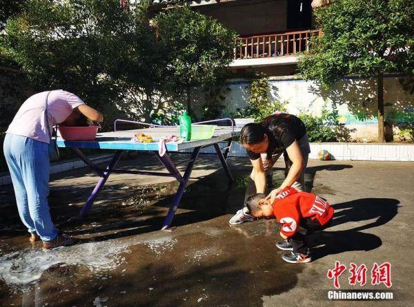 20年|当爹当妈还得当老师 这对乡村教师夫妇一干就是20年