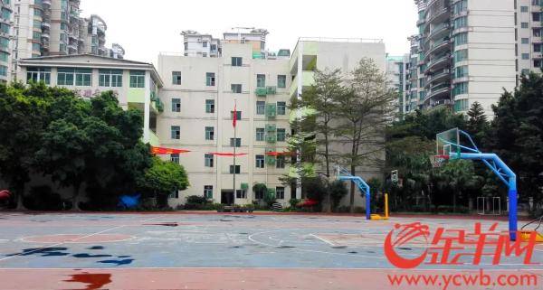 地段|明明住在自己的房子里，他为何不能按照地段入学？