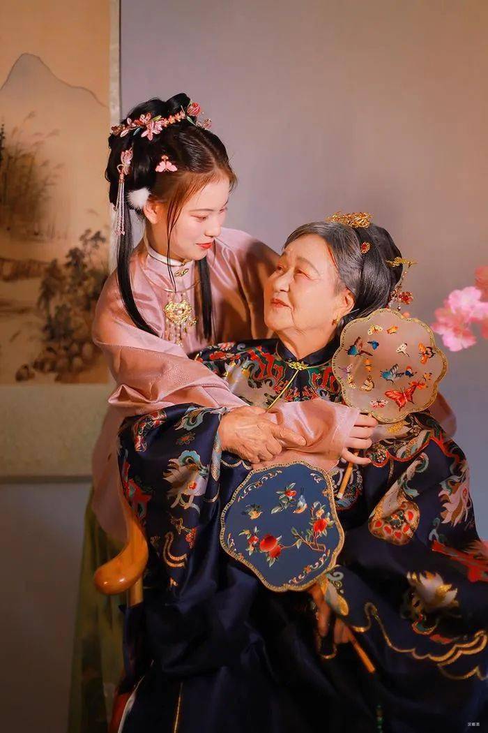 汉服全家福你陪我长大我陪你变老