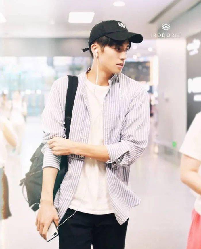 造型|最烂大街的男生双肩包你中招了吗？