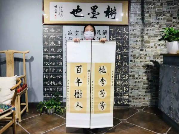 防控|红领巾致敬教师节：老师的眼睛像月亮