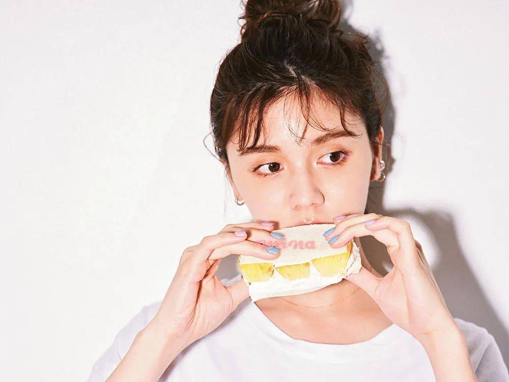 夏末|夏末时节 演绎极致的微色彩美甲