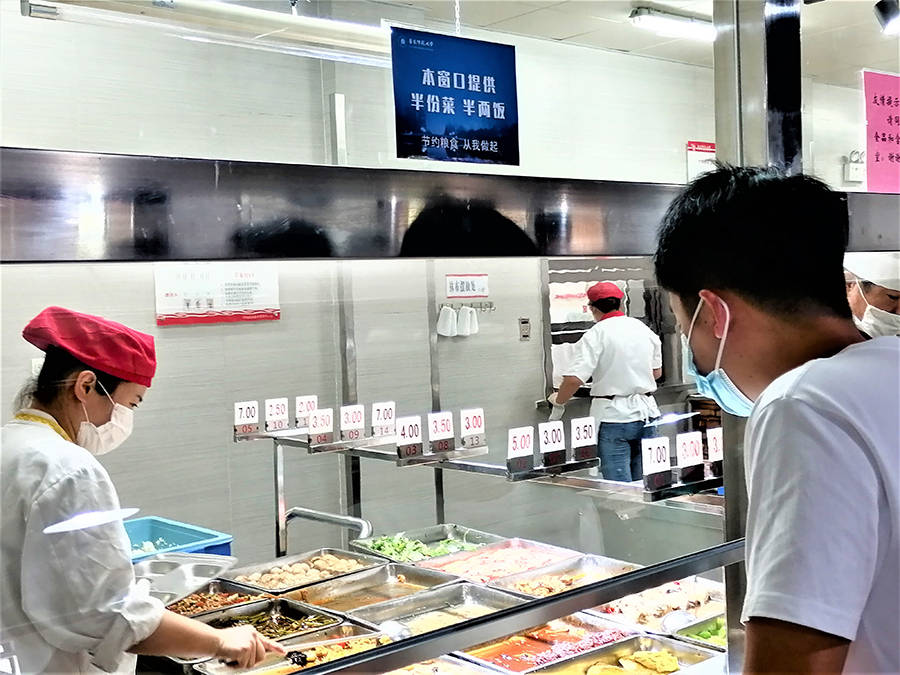 华东师范大学食堂供应半份饭菜