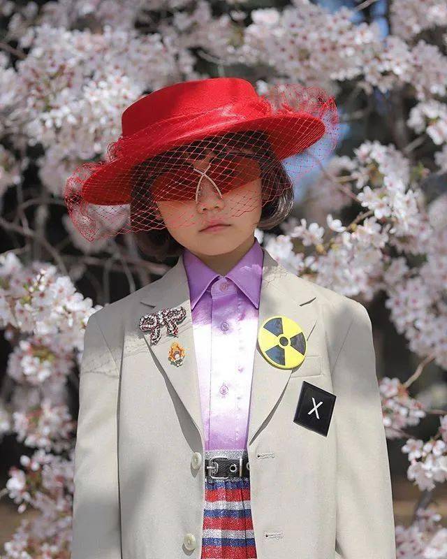 爸爸妈妈|月入10万，9岁＂权志龙＂爆火Ins，Chanel、Gucci争宠她： 现在的小学生太时髦了！