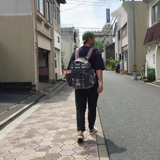 造型|最烂大街的男生双肩包你中招了吗？