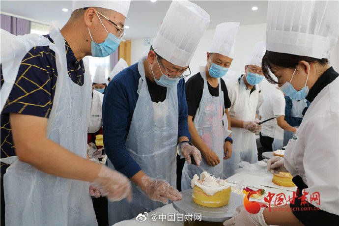 兰州市|奖状、歌声、鲜花……兰州市各学校欢庆教师节