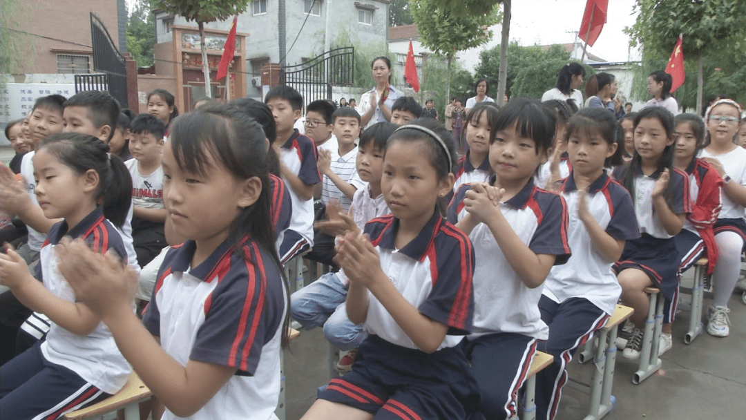 潘店镇大岸小学:这面特殊的锦旗是最好的节日礼物_曹治华