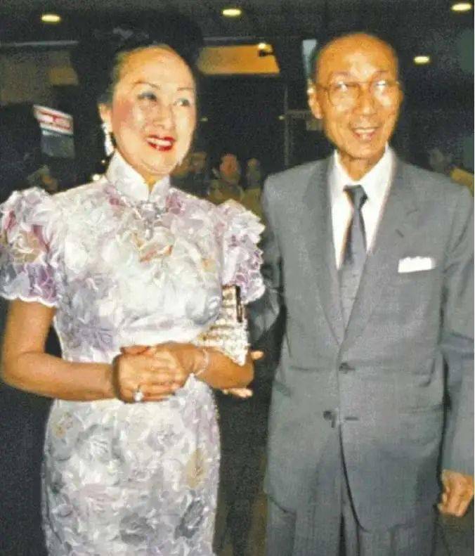 帝王|香港第一阔太：非帝王绿翡翠不戴，丧夫反赚100亿！就连四太见她都低头！