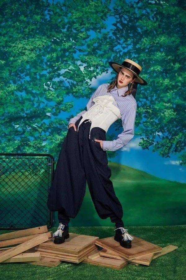 Pose|做过DJ、搞过造型！Pameo Pose用「天鹅湖」延伸复古美学