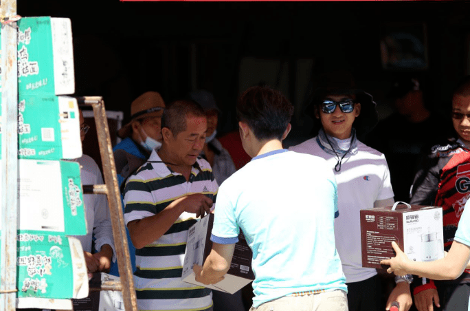 获得本次钓鱼比赛第二名,时村 张昊翔,福海棠华苑社区徐斌,新宫社区