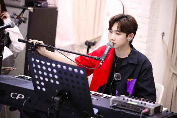 乐队|《美好的时光》开启首场路演，李荣浩、汪苏泷、欧阳娜娜、陈立农唱暖山城