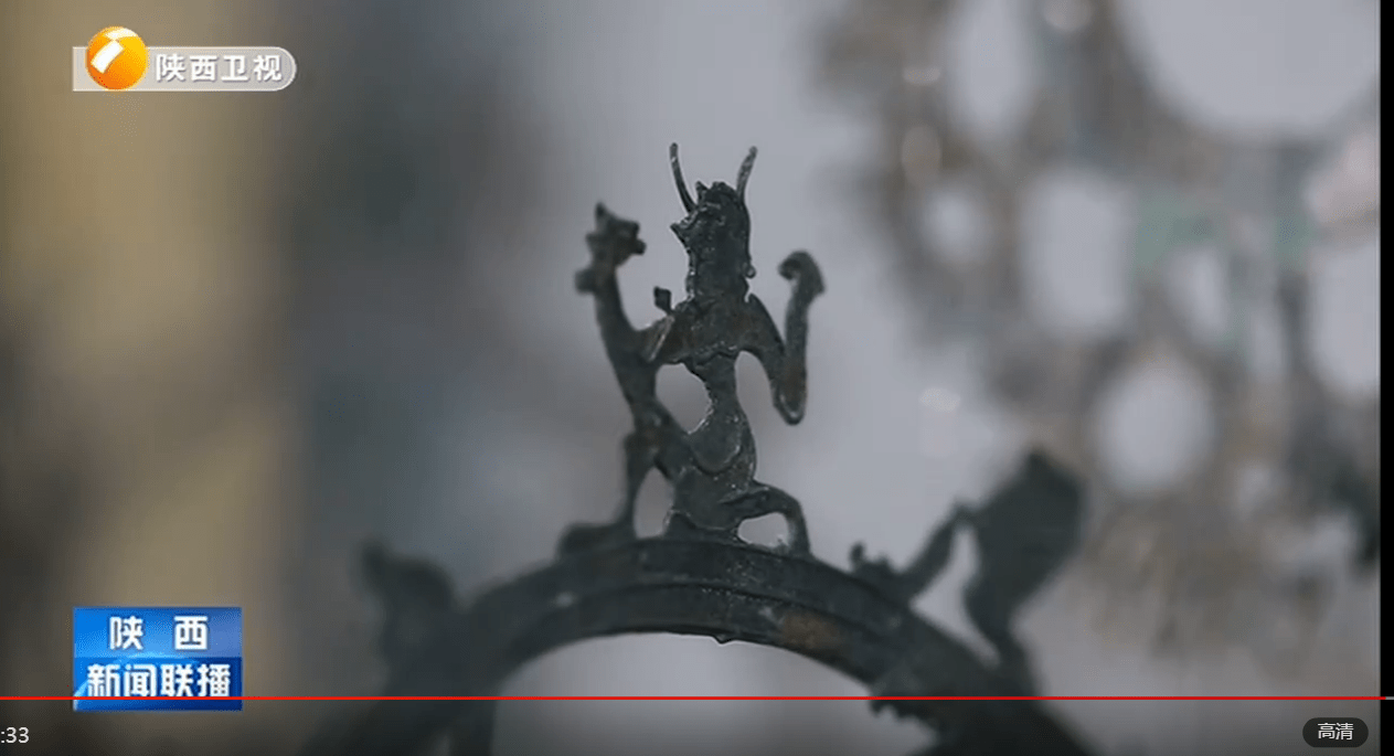 凤鸟|东汉青铜摇钱树被成功修复,树高110厘米,饰有凤鸟、玉璧、人物,造型独特而华丽,十分罕见!