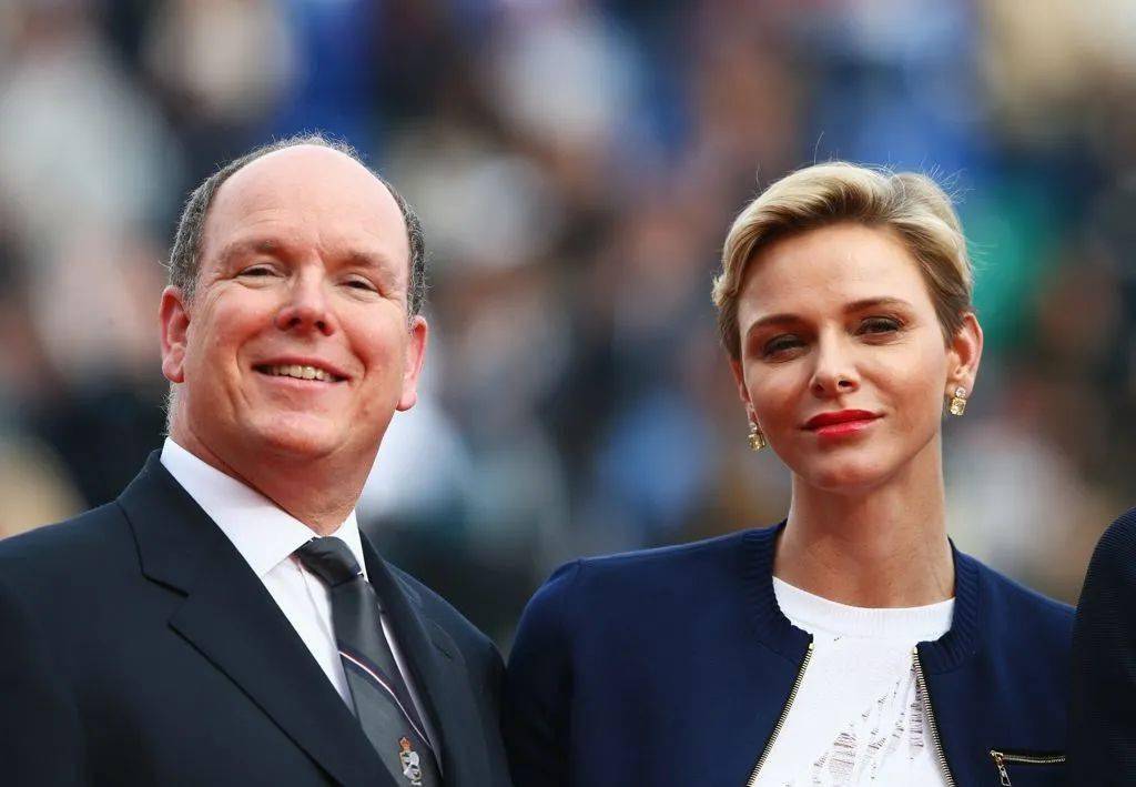 婚纱|巩俐差点当王妃？最终却输给更年轻的她？哭着穿上20000多颗珍珠婚纱…