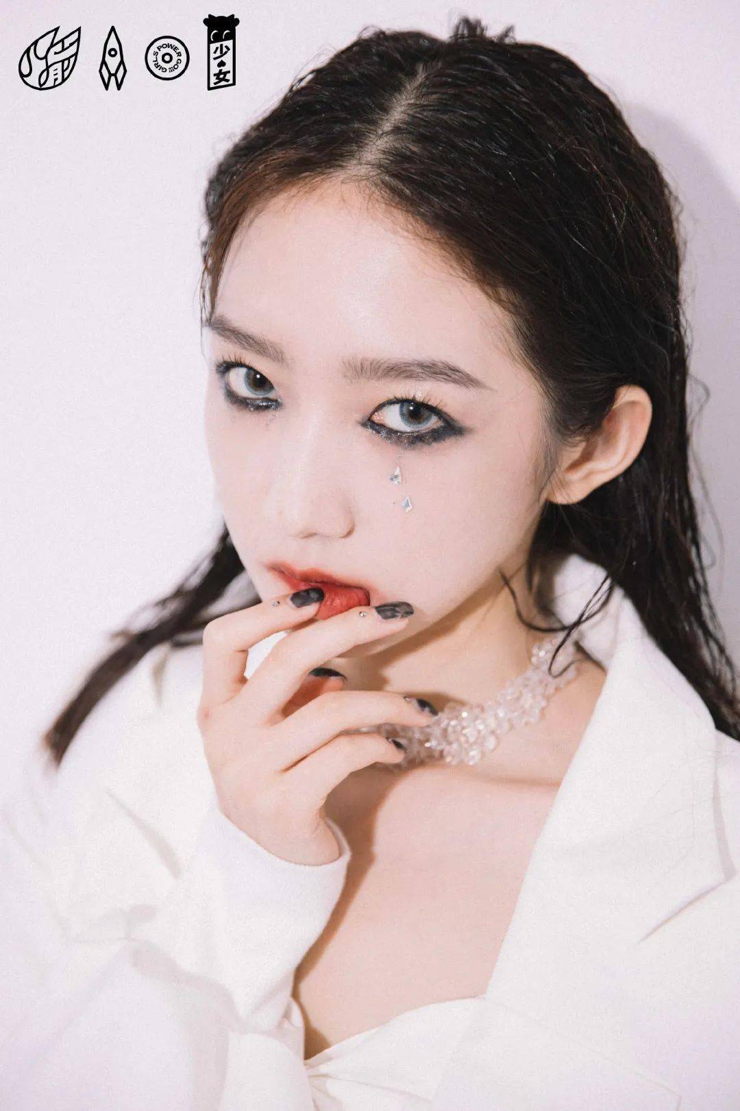 亮片|对准新娘们说：结婚时间可以重合，但妆容不可以！