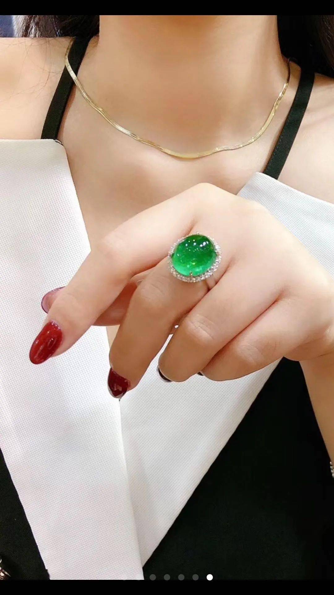 区别|女人戴珠宝和戴黄金首饰有什么区别？