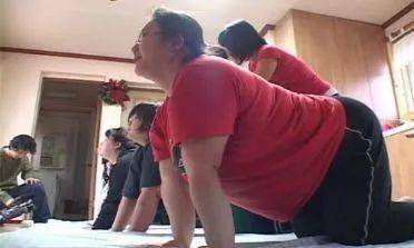 对比|53岁“韩国王祖贤”对比照被疯传，网友：这身子，谁扛得住啊！