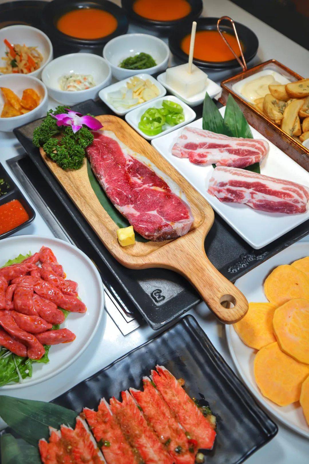 入口|人均30+吃烤肉!天河城这家260 ㎡的韩式石板烤肉来了!安格斯西冷牛排、厚切五花肉、蟹肉、风干肠…性价比真是绝了!