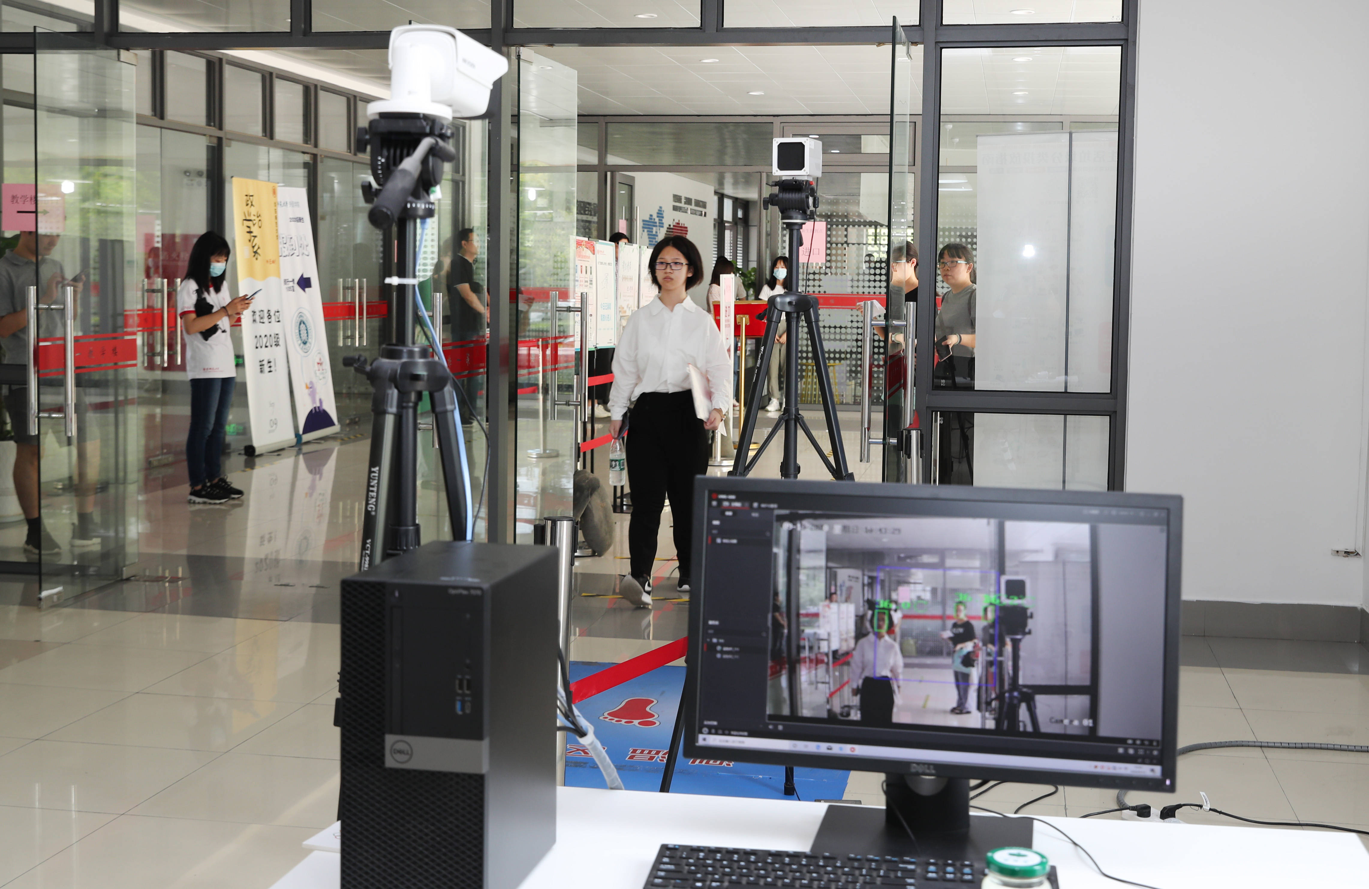 家长|上海：华东师范大学迎接新生报到