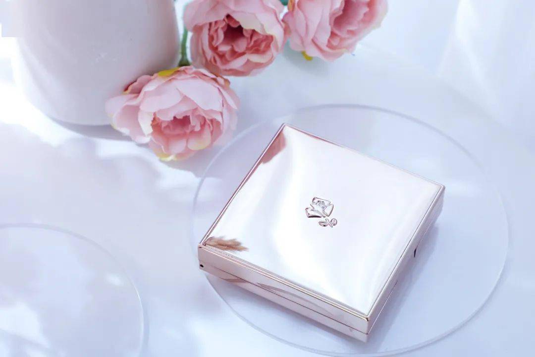 气垫|大赏测评 | 美妆三大头竞相争宠，YSL这是要上天啊！