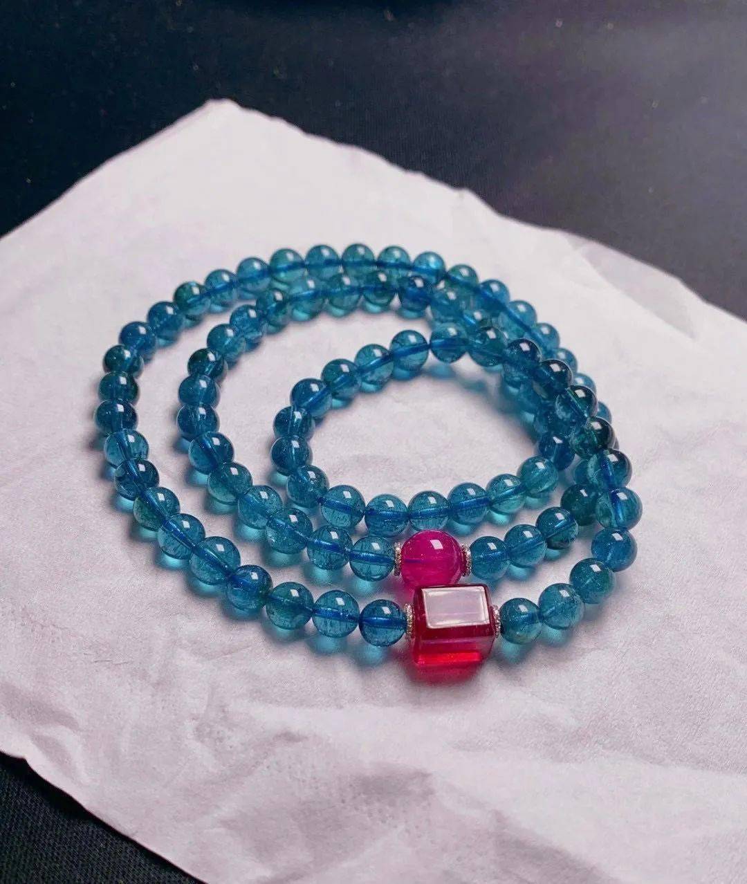 区别|女人戴珠宝和戴黄金首饰有什么区别？