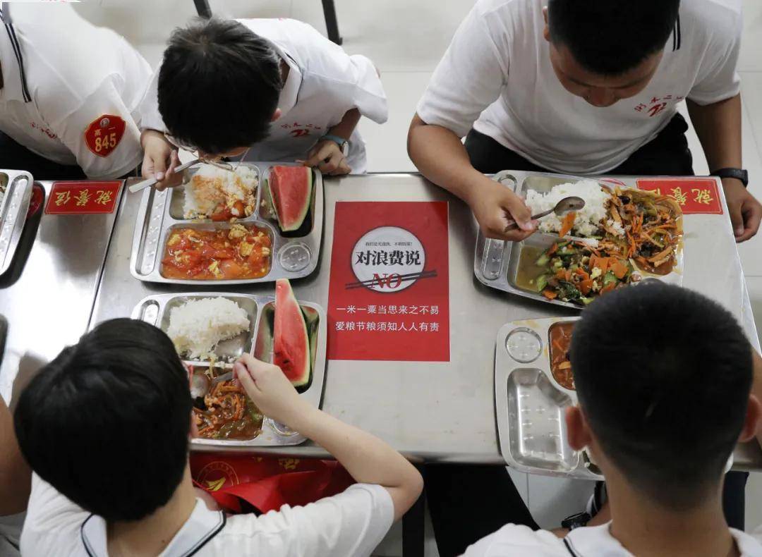 衡水|经济日报记者走访河北多所学校： 校园餐厅浪费还严重吗？向管理要节约有效吗？