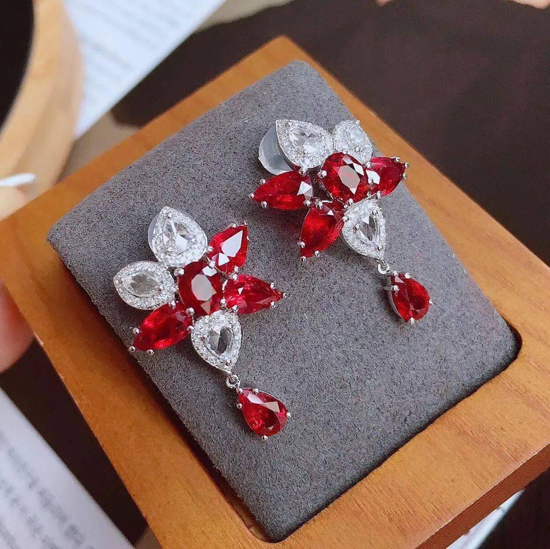 区别|女人戴珠宝和戴黄金首饰有什么区别？