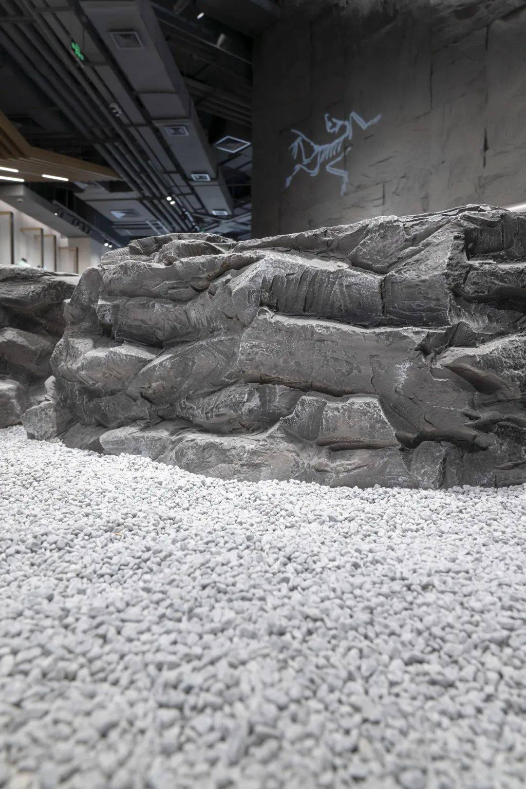 Outdoor|飞向「潮流」一端的ARC'TERYX始祖鸟,还有什么值得我们去探索