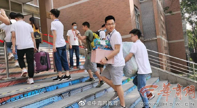 新生|这所高校，新生独自报到可获奖