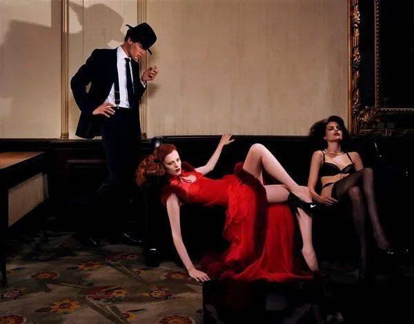 高跟鞋|100张大师镜头下危险迷人的高跟鞋