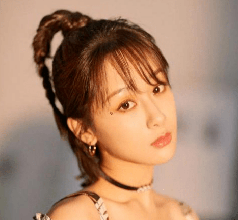 高定|杨紫大牌珠宝土到极致!高定代言被扒用手替?很有两元店的既视感