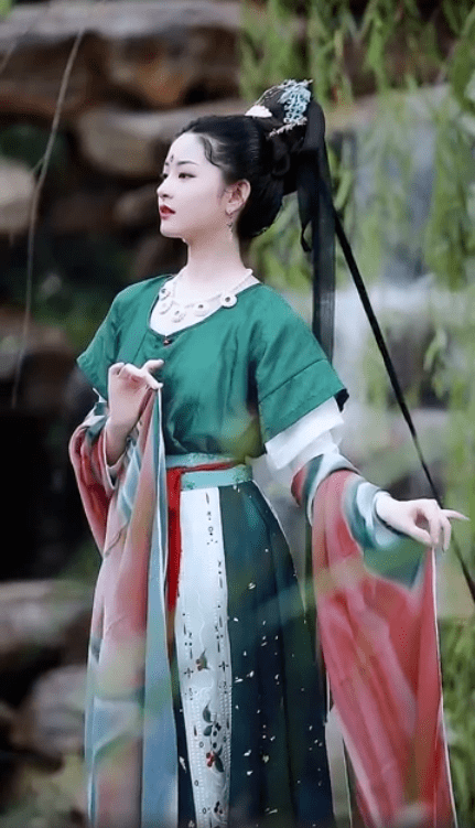 作品|美出天际风格多样，知竹、姬小妖、阿昊?，谁是2020抖音上最受欢迎的汉服摄影师！