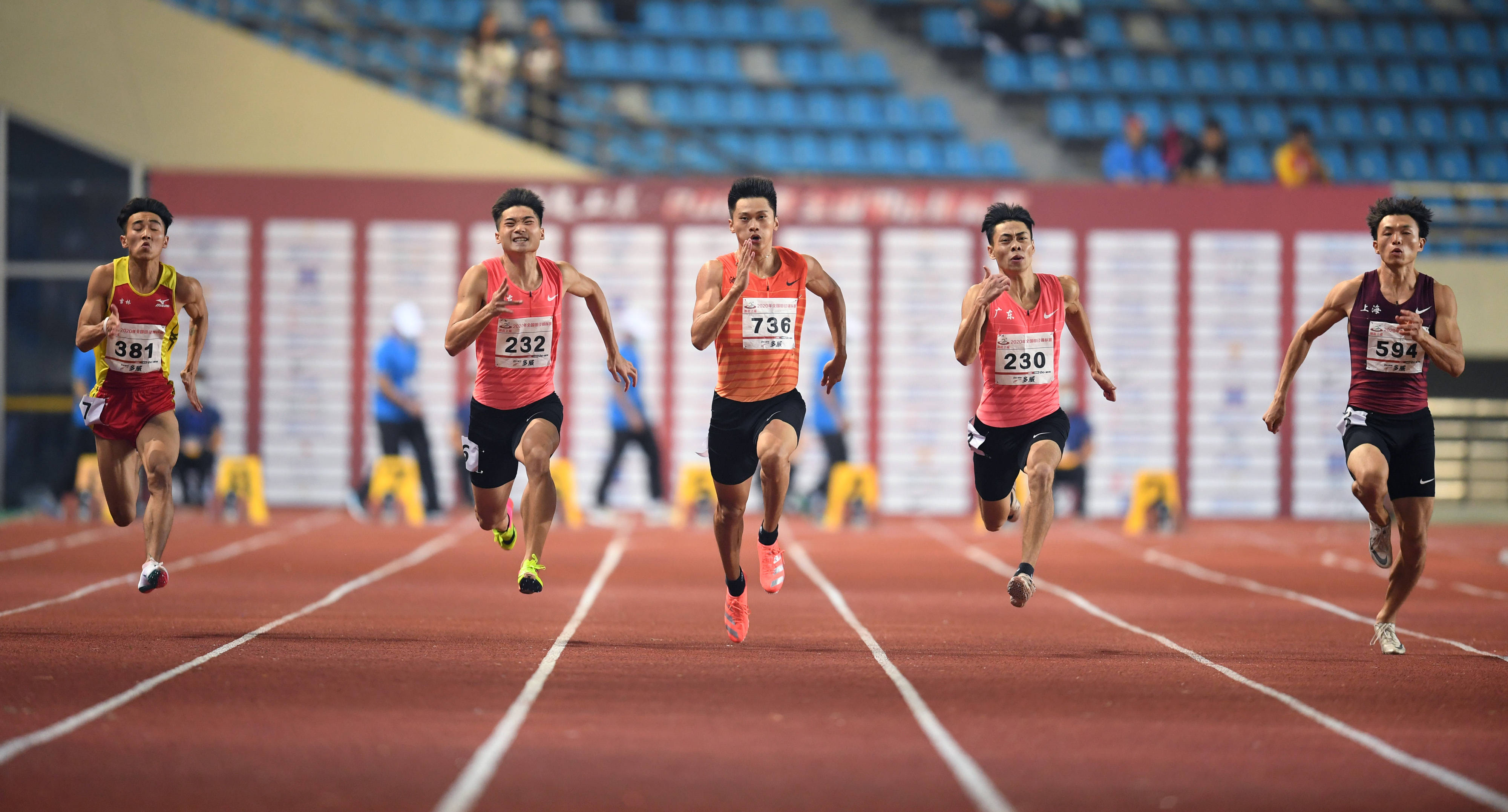全国田径锦标赛:谢震业男子100米夺冠 王嘉男创世界最佳