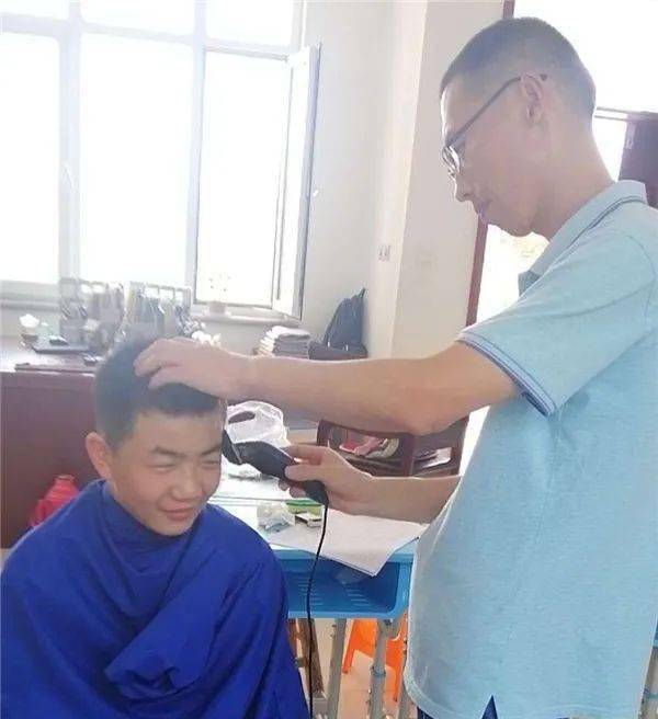 平阴县东阿中学:解锁开学新姿态,初三从"头"开始