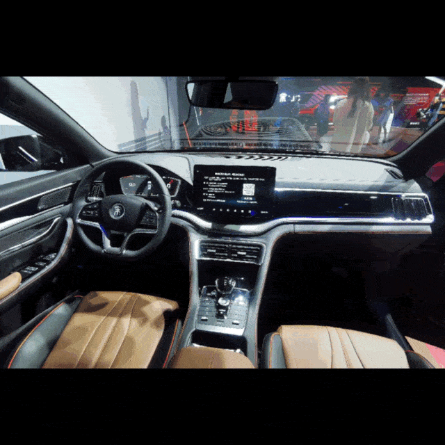 作为plus时代的智能suv,宋plus全系标配第三代dilink智能网联系统,400