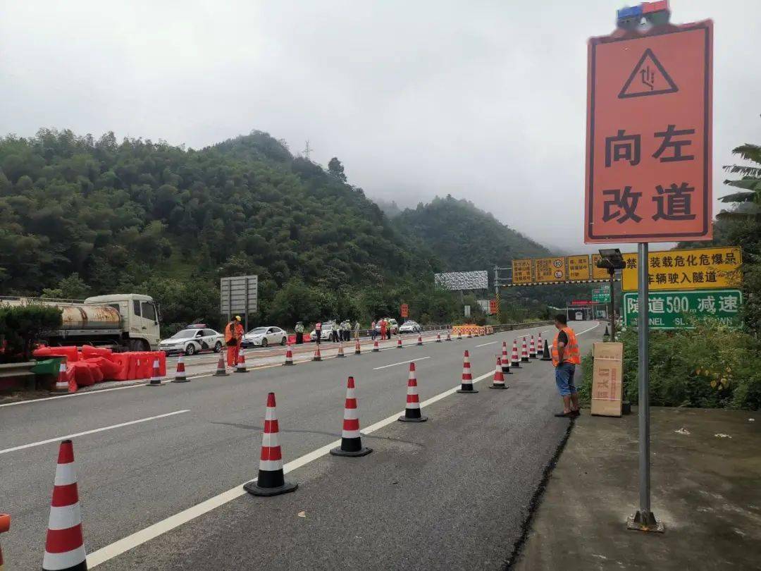 今天开始,g60沪昆雪峰山隧道群路段换幅施工,绕行注意!